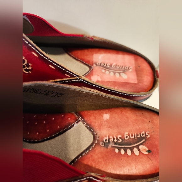 NEW L’Artiste by Spring Step “Chino” Red Leather Open Back Clogs Sz. 7/47 $140 - Picture 6 of 8